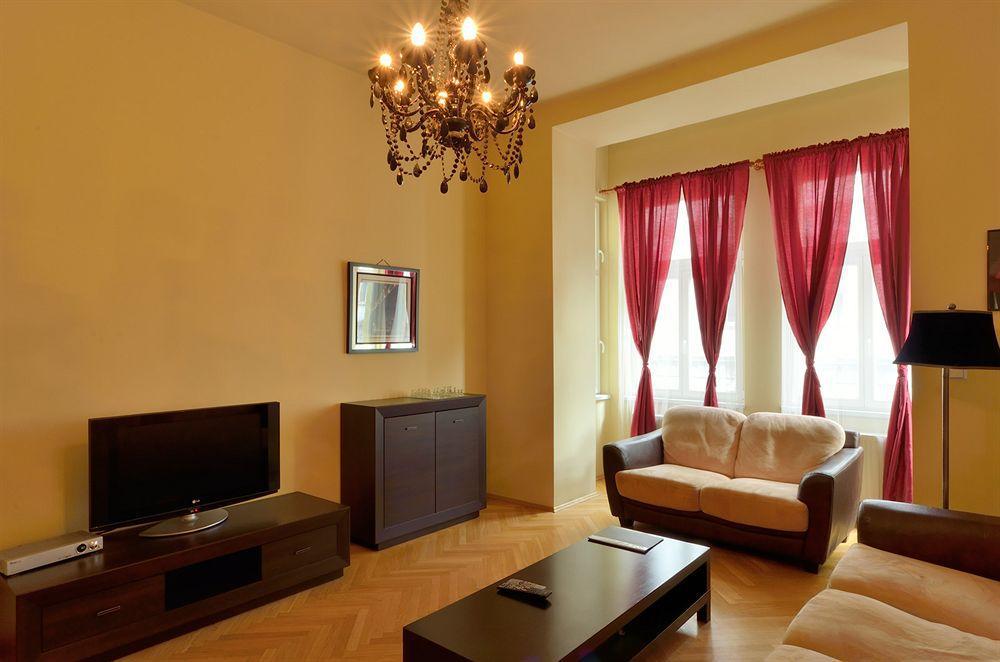 Downtown Suites Kodanska Прага Екстер'єр фото