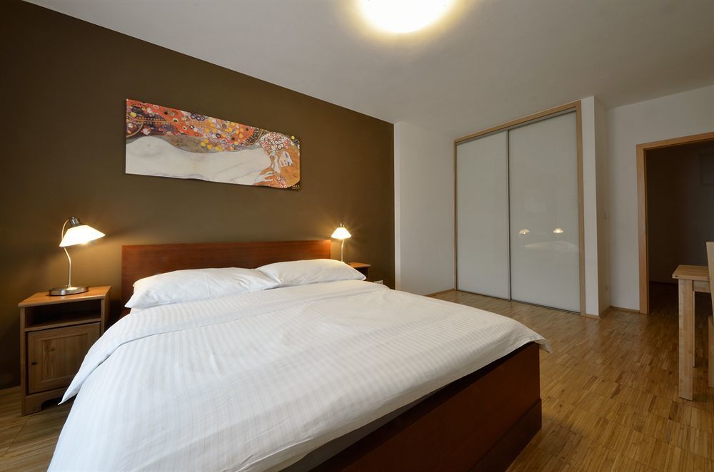 Downtown Suites Kodanska Прага Екстер'єр фото