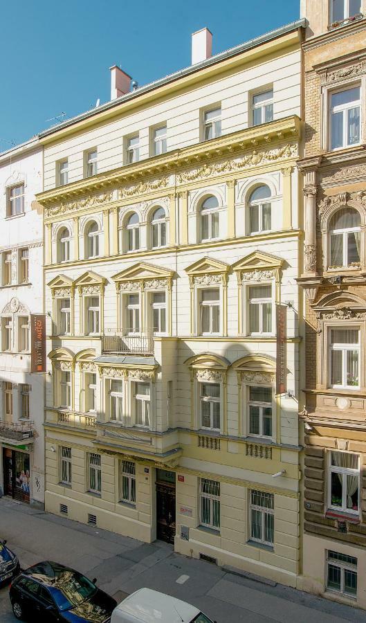 Downtown Suites Kodanska Прага Екстер'єр фото