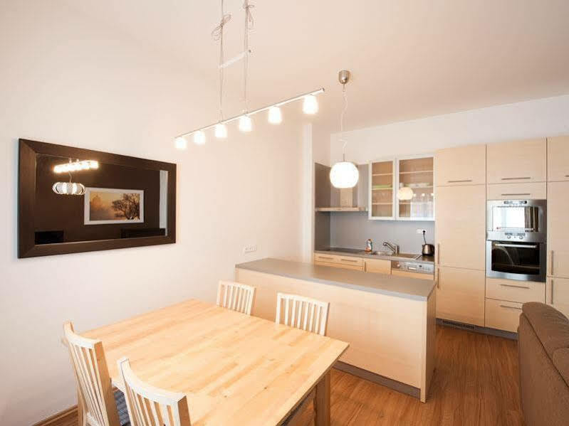 Downtown Suites Kodanska Прага Екстер'єр фото